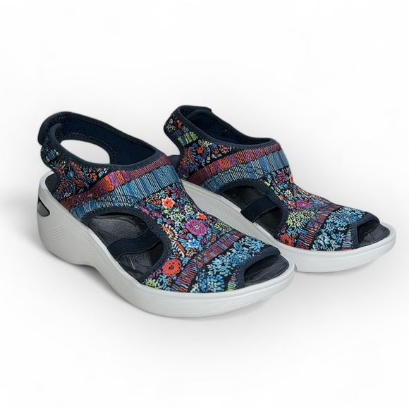 Bzees Women’s Dream Blue Floral Wedge Sandals 7.5M Slip On Stretch Comfort - Picture 1 of 12